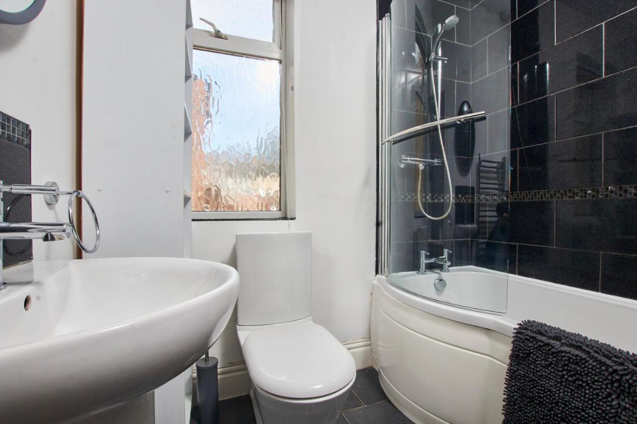 גטשהד Stylish 2 Bedroom Flat - Close To Newcastle City Centre מראה חיצוני תמונה