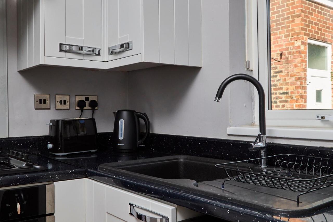 גטשהד Stylish 2 Bedroom Flat - Close To Newcastle City Centre מראה חיצוני תמונה